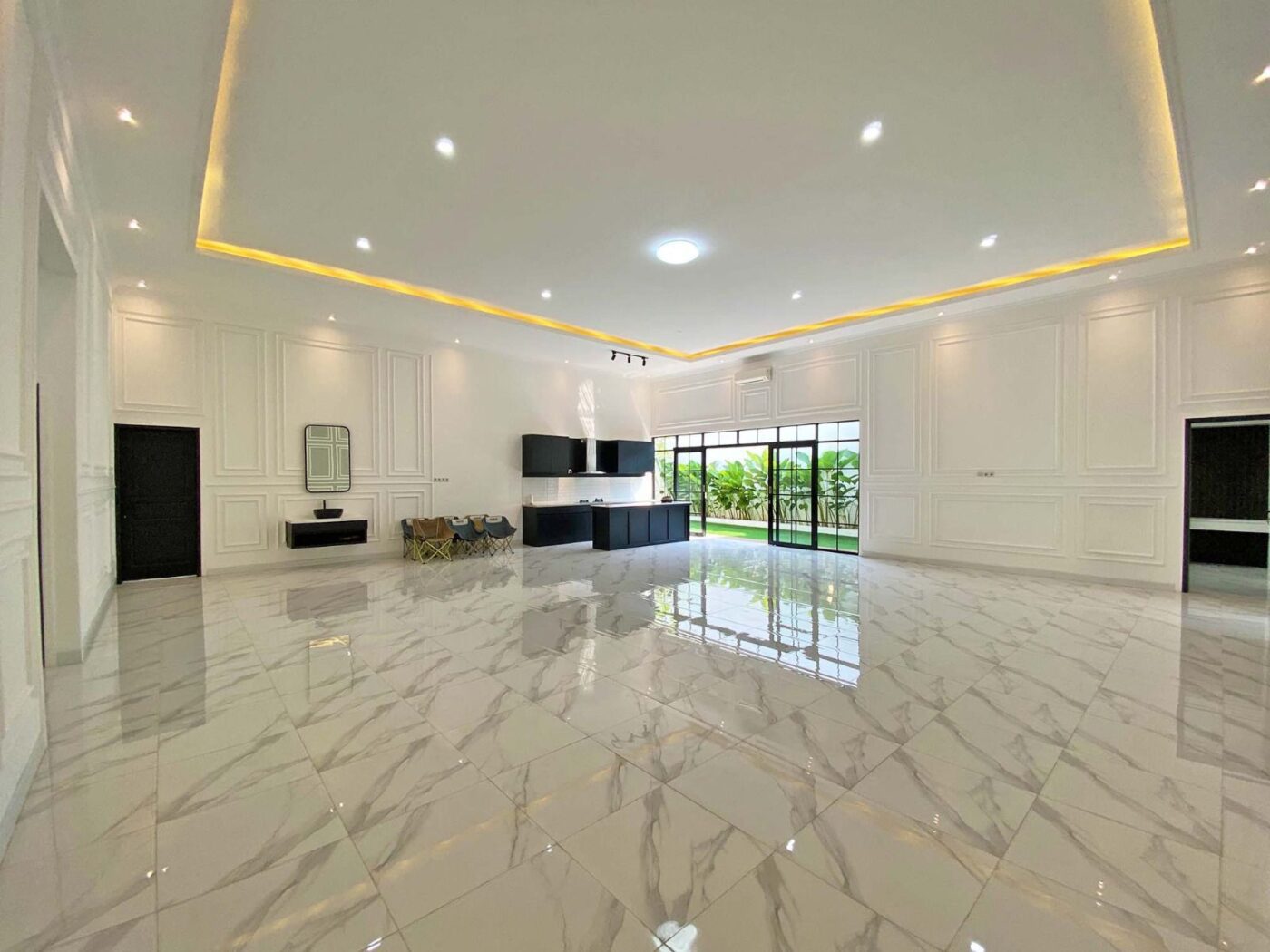 Dijual Rumah Cantik dengan Design American Classic 1 Lantai di Area Strategis, 5 Menit ke MRT Fatmawati, 15 Menit ke Mall Pondok Indah, Jakarta Selatan