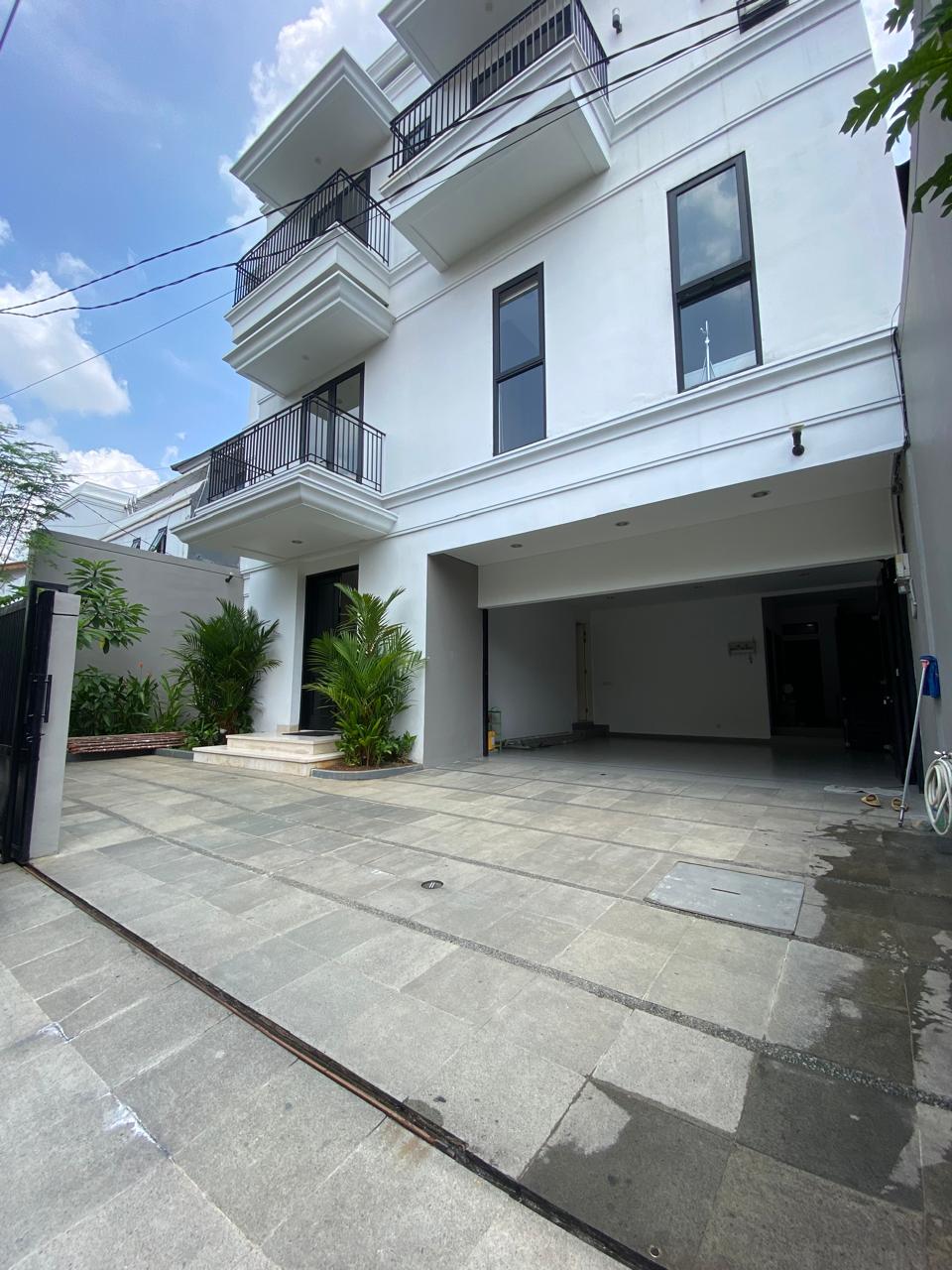 Disewa Rumah Modern Mewah dengan Private Pool di Area Elite Senopati Jakarta Selatan